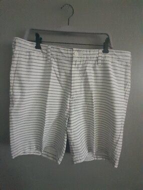 NAUTICA MENS SHORTS WHITE NAVY STRIPED  SIZE 38W